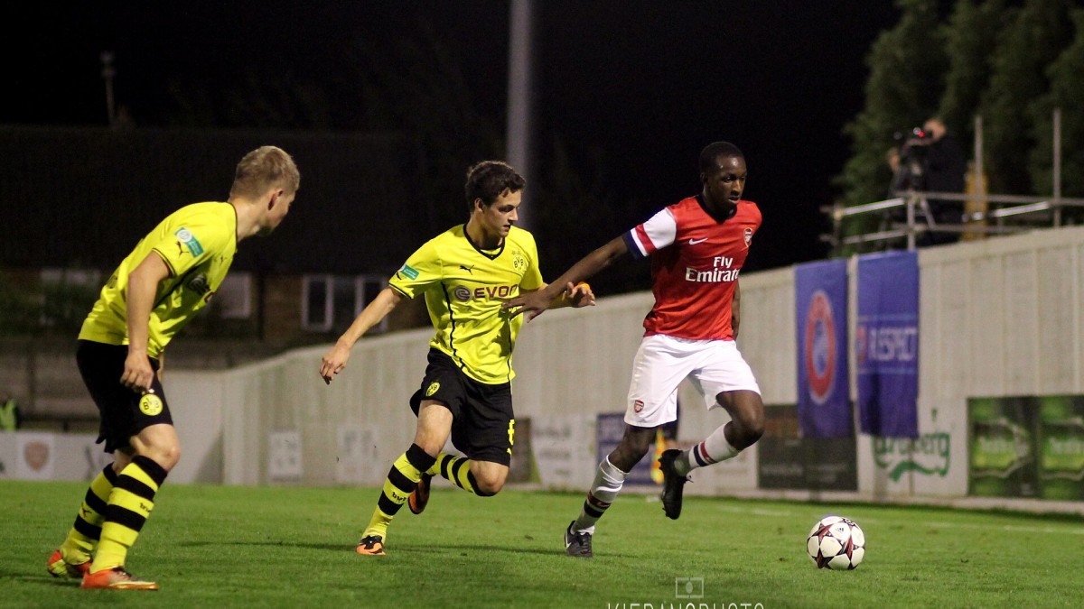 Football photograph: Glen Kamara (10456048444).