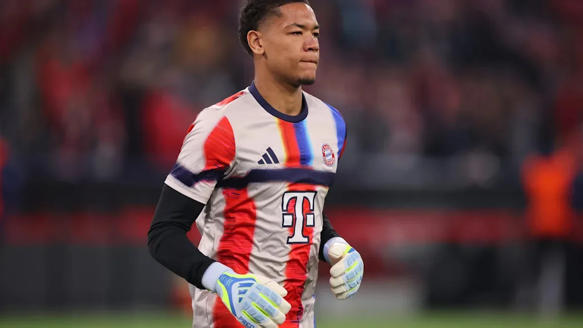 Leonard Prescott in Bayern Munich training gear during a goalkeeper session